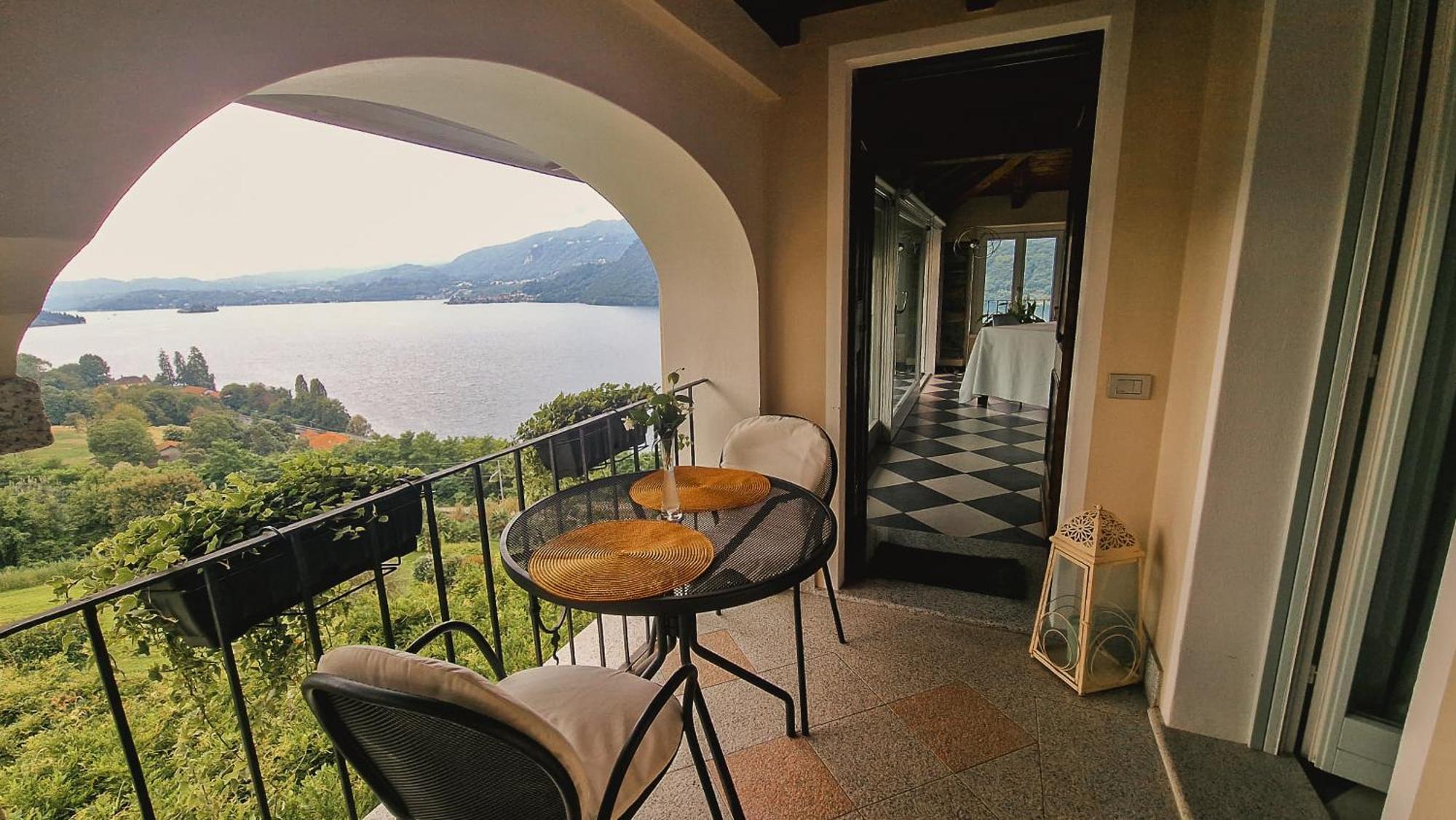 Villa Antica Colonia - Lake Orta - Suite Apartments Adults Only - Spa & Wellness Pettenasco Exterior photo